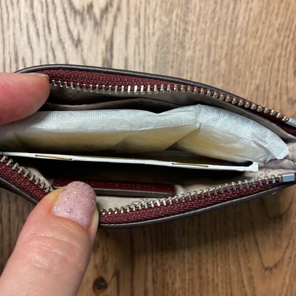 NWT MSRP$128 MICHAEL MICHAEL KORS
Parker Small Leather Zip Card Case Merlot - Picture 3 of 3